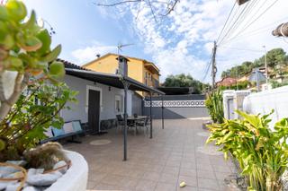 Maison dans Abrera. Casa en venta en abrera en la urbanizacin de can vilalba, baix