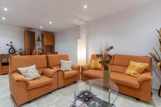 Casa en Olesa de Montserrat. Casa en venta en olesa de montserrat, zona casco antiguo, baix l