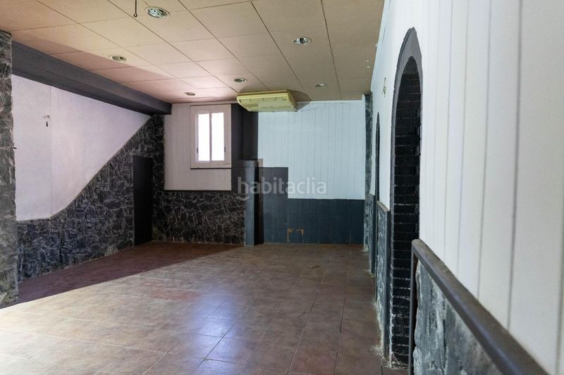 Foto 4d2e0824-d887-4c6d-b9c4-cfe1e2103f8f. Local comercial en venta local comercial , zona campo de futbol, baix llobregat nord en Olesa de Montserrat