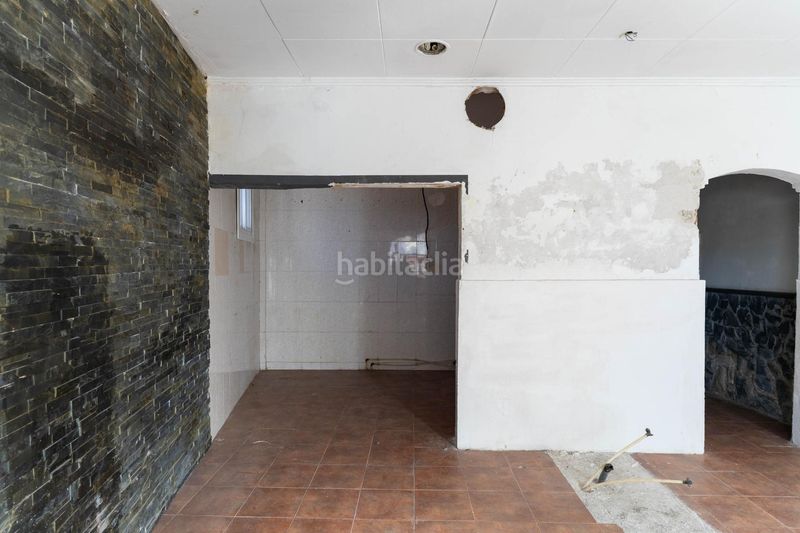 Foto ca949a45-8fb4-4136-98b1-6f12bd886a62. Local comercial en venta local comercial , zona campo de futbol, baix llobregat nord en Olesa de Montserrat