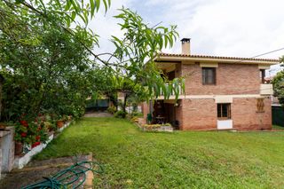 Maison à Abrera. Casa en venta en abrera, zona can amat, baix llobregat nord
