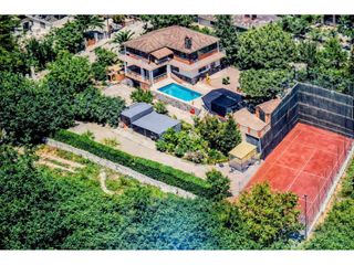 Casa en Calle urgell s/n. Casa en venta con dos viviendas