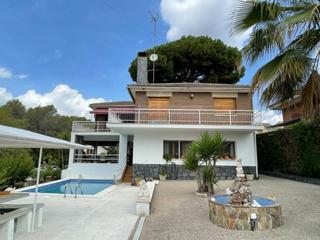 Casa a Segarra 5. Casa en venta en lli damunt