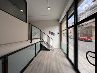 Lloguer Local Comercial a Avel.li xalabarder 42. Local comercial en alquiler