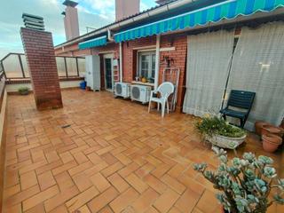 Dachwohnung in Caldes de Montbui. Acogedor ático en venta con dos plazas de parking y trastero en