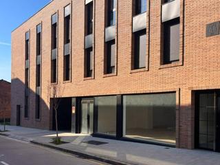 Location Local commercial  Raval canyelles. Local en alquiler con salida de humos, muy espacioso y luminosof
