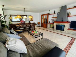 Casa a Caldes de Montbui. Acogedora casa de una sola planta con un amplio garaje.