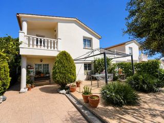 Casa a Caldes de Montbui. Fantástica casa en venta en caldes de montbui