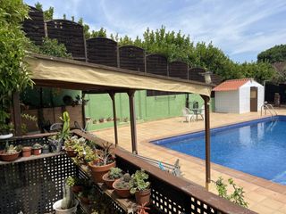 Chalet in Calle llavina 0. Exclusiva casa con piscina junto al campo de golf.