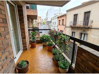 Appartement à Calle agusti santacruz 58. Amplio piso en venta.