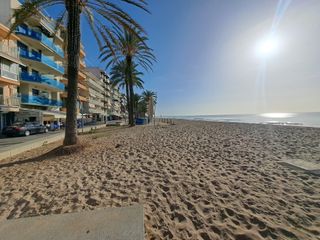 Appartement  Carrer estany. Atencin finca del 2002 con piscina, a una calle de la playa.
