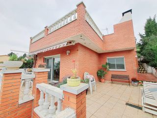 Chalet  Urbanitzaci can rossell. Chalet con 4 habitaciones con parking, calefaccin y vistas a la