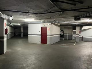 Location Parking voiture  Carrer de llança. Aparcamiento en alquiler
