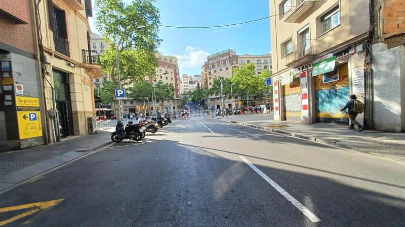 Foto fd5fe575-78ff-465a-b57e-5268aaf12bca. Car parking in carrer de sant pere d'abanto 8 in Hostafrancs Barcelona