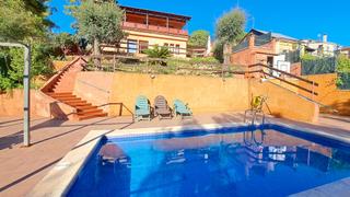 Xalet a Lloret Verd - Els Pinars. Impresionante casa a 4 vientos, con piscina.