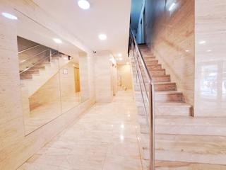 Appartement  Carrer d'arag. Impecable piso con mucho sol, zona inmejorable.