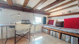 Studio  Carrer de les basses de sant pere. Estudio junto   a arco de triunfo