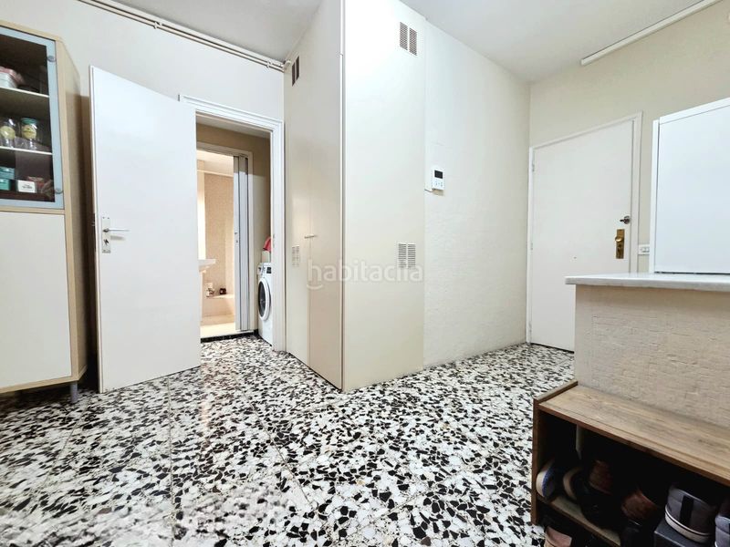 Foto 68369097-0a67-4808-b83e-05e082f12026. Pis amb xemeneia calefacció aparcament a Sant Gervasi - Galvany Barcelona