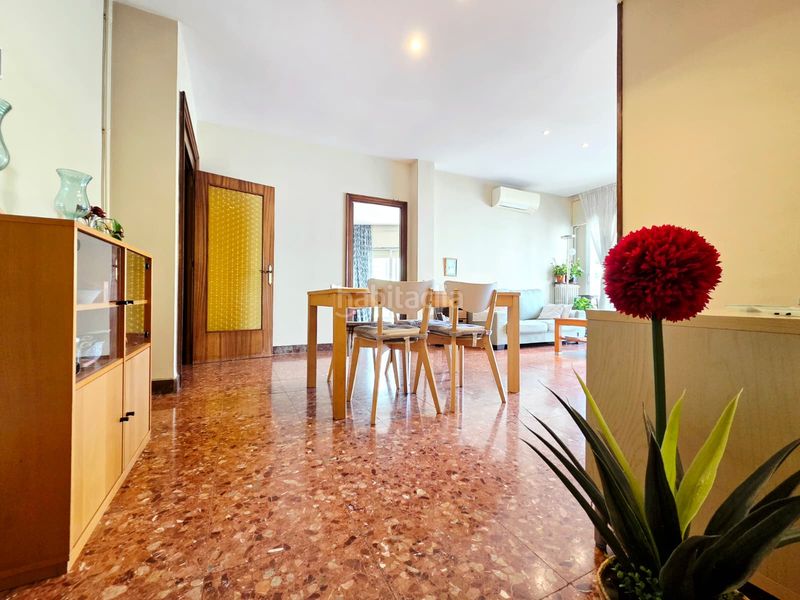 Foto d863dd25-a2bd-4409-a95a-fea4cb56ee8f. Pis amb xemeneia calefacció aparcament a Sant Gervasi - Galvany Barcelona
