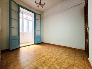 Piso  Carrer del comte borrell. Luz, balcones y encanto cl�sico en pleno eixample.