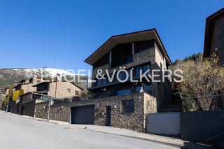 Chalet in Aixirivall. Magnífico chalet independiente a cuatro vientos en aixirivall