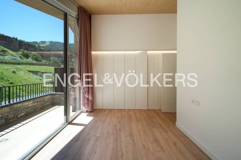Foto c30c3702-5daf-49d8-8e6d-e0df7f262dcc. Casa adossada amb xemeneia aparcament a Soldeu-Incles Canillo