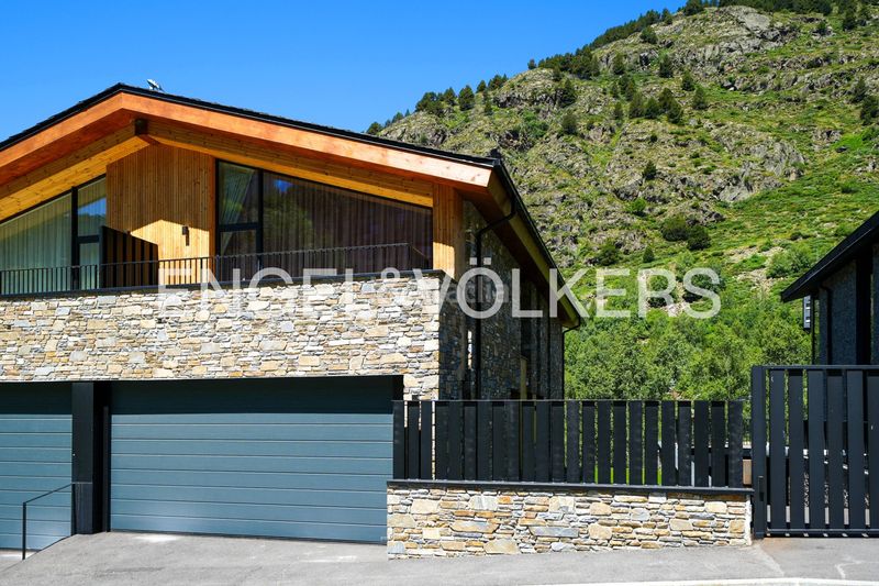 Foto e2b25562-27ec-4f5a-ad9e-6a66008041bc. Casa adossada amb xemeneia aparcament a Soldeu-Incles Canillo