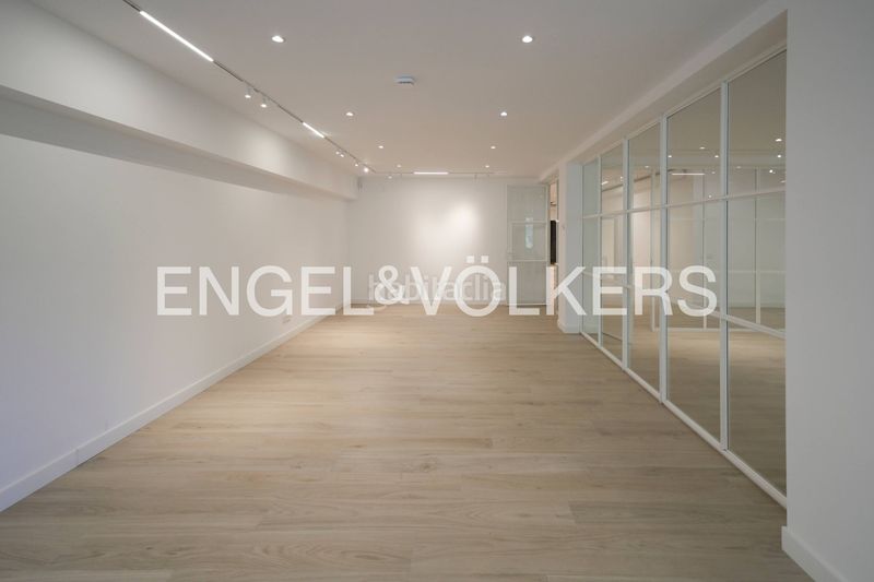Foto f82bfefa-356f-46e6-a0a1-086b34617aee. Casa adossada amb xemeneia aparcament a Soldeu-Incles Canillo