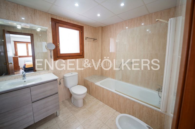 Foto 00326c25-b822-4770-aa7b-127b1b8e18da. Pis amb xemeneia calefacció aparcament a El Tarter Canillo