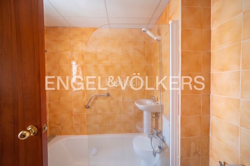 Foto b5003fda-adcb-4975-8969-e0f1387974e0. Pis amb xemeneia calefacció aparcament a El Tarter Canillo