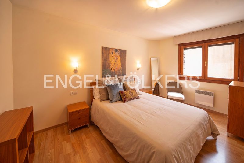 Foto cda9ed7a-71db-4437-8559-2b7e2e545274. Pis amb xemeneia calefacció aparcament a El Tarter Canillo