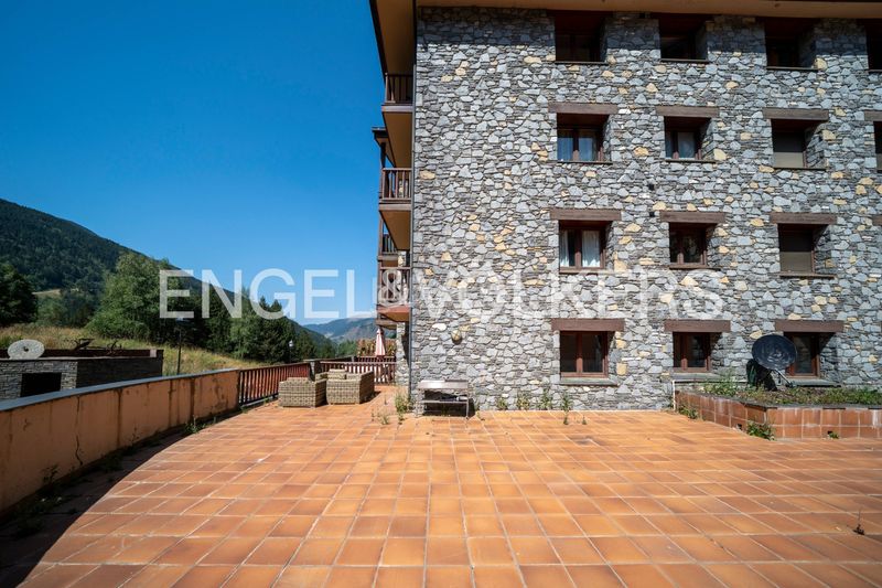 Foto e5ad8c55-92a6-4e08-9c22-0c04fe749768. Pis amb xemeneia calefacció aparcament a El Tarter Canillo