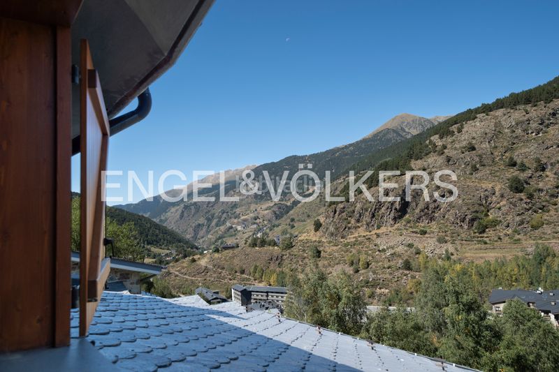 Foto 74f0e2a3-6911-41e8-ae50-bb746cb501b5. Àtic amb aparcament a Soldeu-Incles Canillo