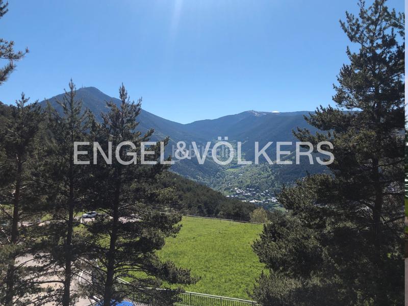 Foto 5da0e5c6-fa1c-4c66-8630-320b6c4b55c0. Terreno residencial parcela con magníficas vistas y proyecto incluido en la carretera de los cortals d'anyós. en La Massana