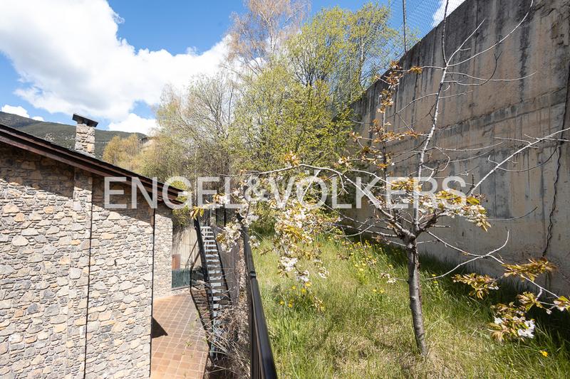Foto 1e1cba7a-c3d1-49a1-9793-377bc4eb9ad2. Casa amb aparcament a Els Cortals Encamp