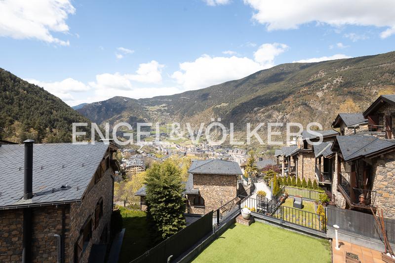 Foto 3d0b6539-1b52-400f-92c3-a21875f5530b. Casa amb aparcament a Els Cortals Encamp