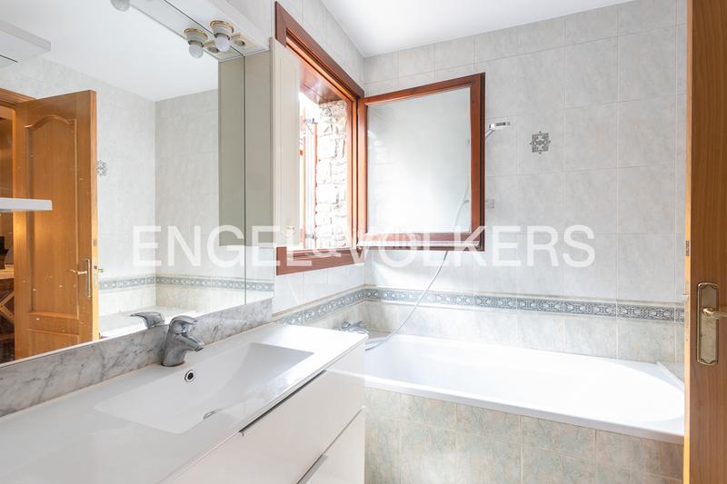 Foto c1ef6ee8-1fe5-4393-95b7-ba0e25d5355c. Casa amb aparcament a Els Cortals Encamp