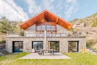 House in Sant Julià de Lòria. Exclusivo chalet con vistas panorámicas y orientación sur