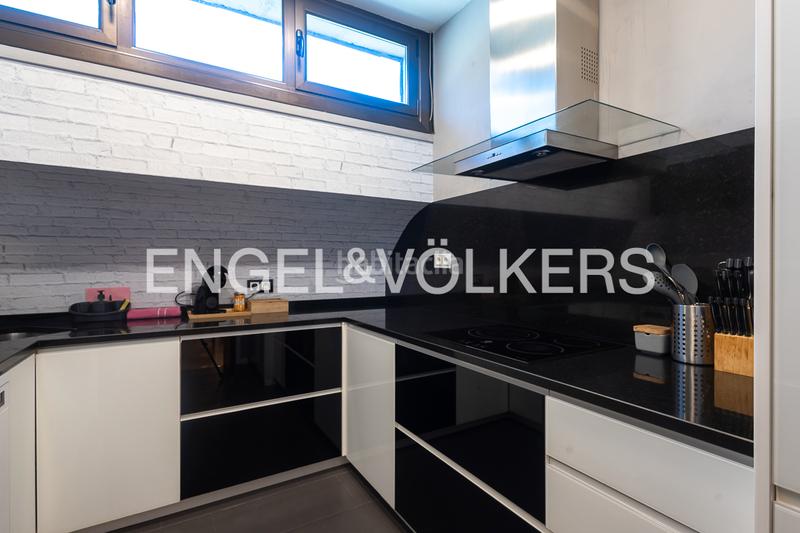 Foto 199600a8-16b8-484f-9b3c-a3b123a5e79b. Pis amb xemeneia aparcament a Els Cortals Encamp