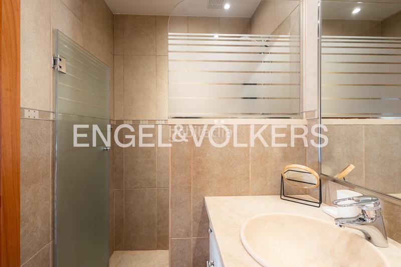 Foto 374ccbdf-b15f-4a34-ac50-2e8093aaedd6. Pis amb xemeneia aparcament a Els Cortals Encamp