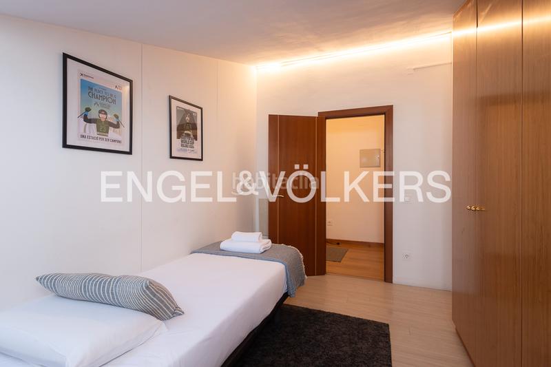 Foto 4038c05d-77e1-49ba-899b-9bf8eedf1b09. Pis amb xemeneia aparcament a Els Cortals Encamp