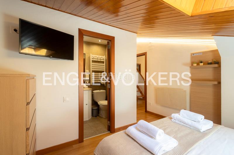 Foto b3ad3b87-b39d-48ee-a528-31cf1e7e7286. Pis amb xemeneia aparcament a Els Cortals Encamp