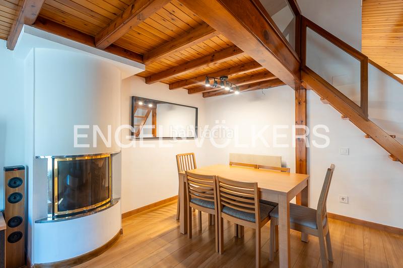 Foto bf2cbb47-4e11-482f-a8e4-0f7c2e46c0bc. Pis amb xemeneia aparcament a Els Cortals Encamp