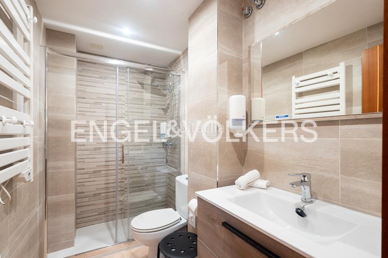 Foto c0320889-3114-4e1b-8d01-f144e994c574. Pis amb xemeneia aparcament a Els Cortals Encamp