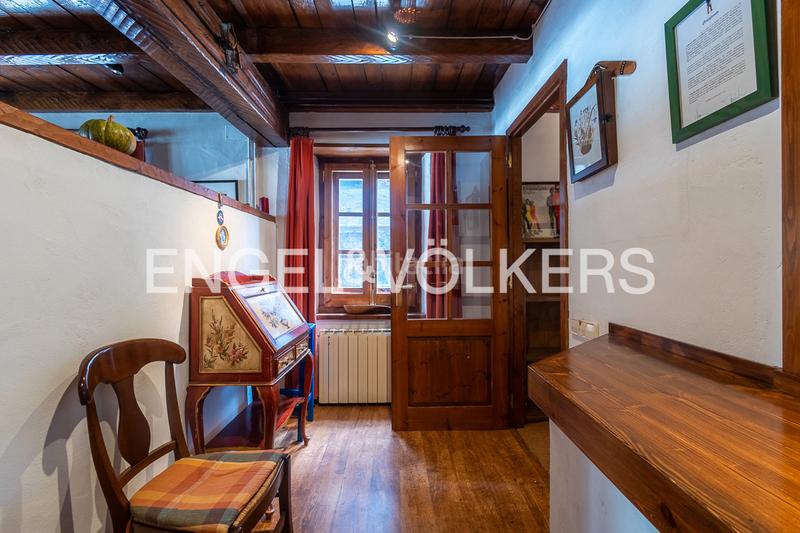 Foto 072450ea-a79b-4113-b3b6-b46958c7325b. Àtic amb xemeneia aparcament a El Tarter Canillo