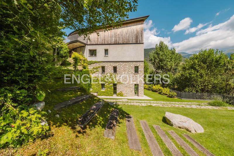 Foto 455cad92-9d93-4aeb-b637-c318f2f439a8. Xalet amb xemeneia calefacció aparcament a Els Cortals Encamp