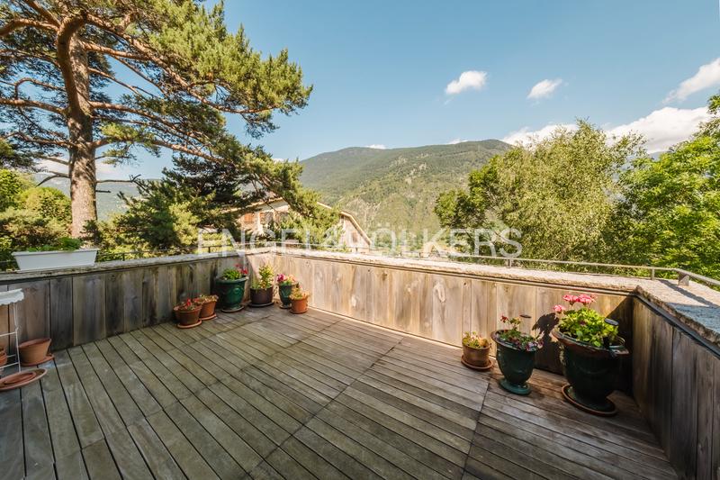 Foto a97e43b8-732e-4ab4-80fd-89a940b61771. Xalet amb xemeneia calefacció aparcament a Els Cortals Encamp