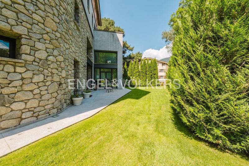 Foto e290b6ba-01e3-4bf6-b09a-cff46800a950. Xalet amb xemeneia calefacció aparcament a Els Cortals Encamp