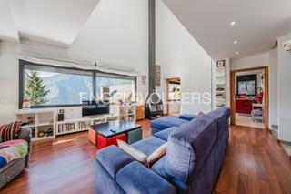 Chalet à Sant Julià de Lòria. Xalet unifamiliar con jardín privado y vistas espectaculares