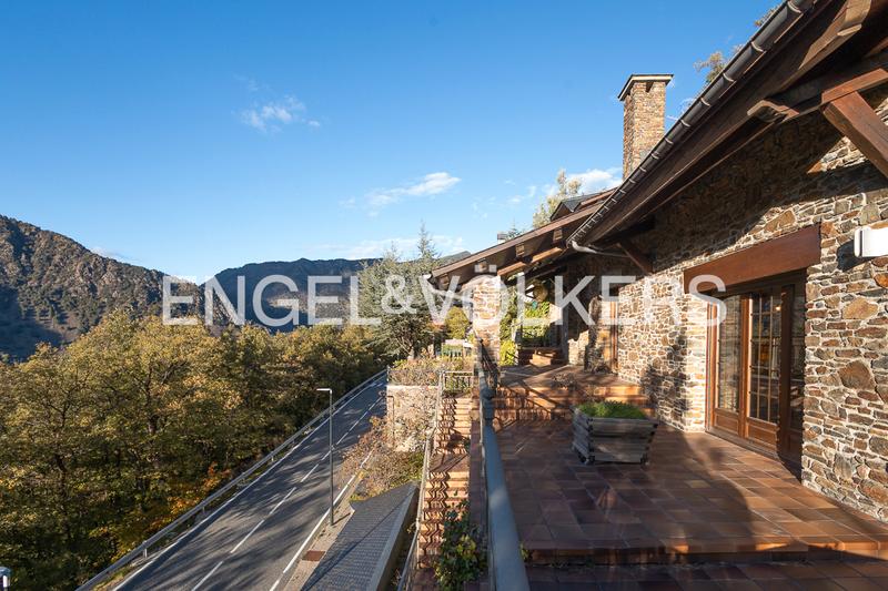 Foto e806f494-4063-415b-a334-d80fd20d3914. Casa  unifamiliar en la comella en Centro Andorra la Vella